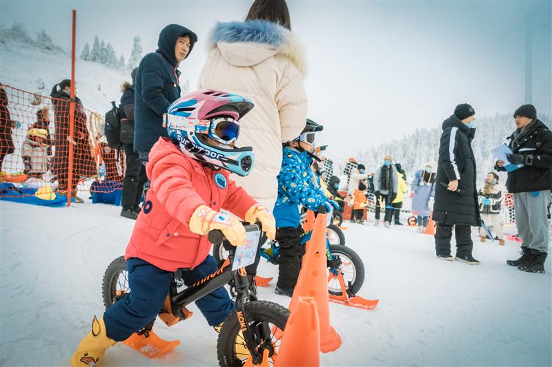 中国 重庆 丰都 南天湖 南天湖国际滑雪场 儿童比赛 冬季 杨志熠