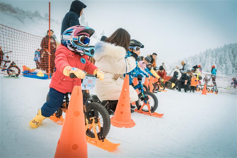 中国 重庆 丰都 南天湖 南天湖国际滑雪场 儿童比赛 冬季 杨志熠