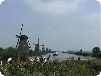 欧洲 荷兰 小孩堤防 夏季 李俊