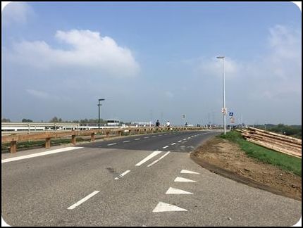 欧洲 荷兰 小孩堤防 夏季 李俊