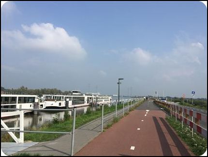 欧洲 荷兰 小孩堤防 夏季 李俊