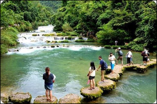 贵州荔波小七孔景区 六十八级跌水瀑布