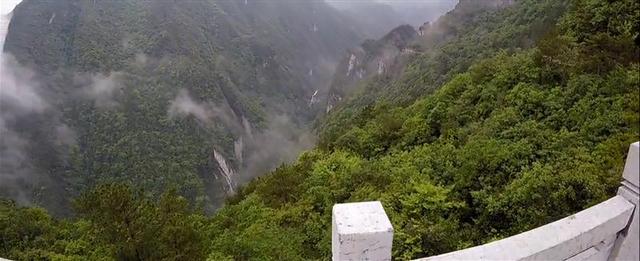 重庆 武陵山大裂谷