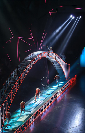 重庆国际马戏城《极限欢乐2》演出一场穿越时空的杂技冒险之旅