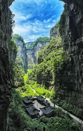 武隆仙女山+天生三桥+九黎城+乌江画廊两日游深度武隆精华景点一网打尽